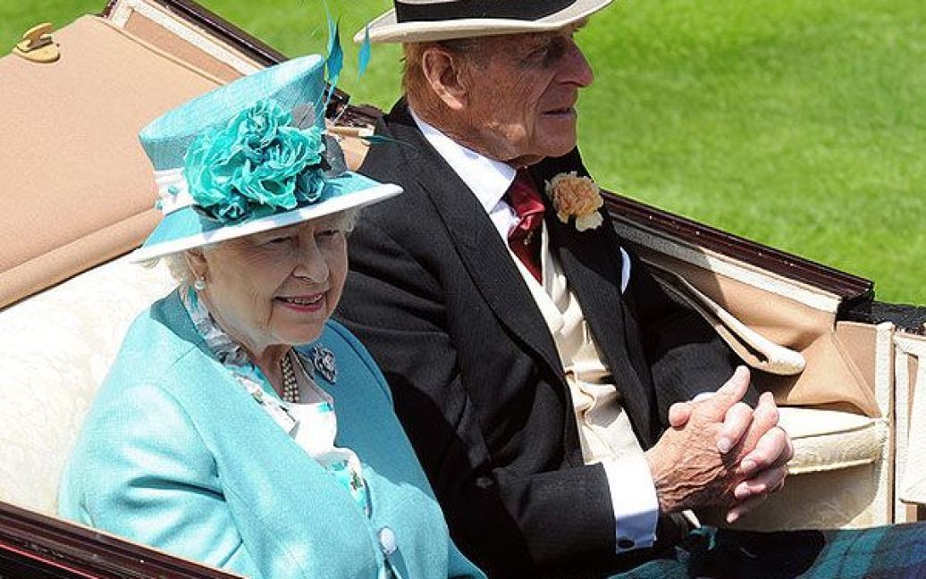 Традиційно, один з найважливіших світських заходів Британії відкрила королева Великобританії Єлизавета II разом зі своїм чоловіком принцем Філіппом. / © 