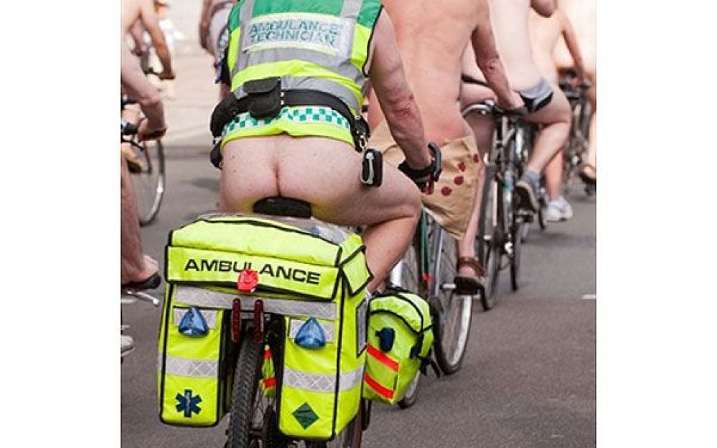 Учасники голих велопробігів "World Naked Bike Ride" виступають проти забруднення навколишнього середовища, агресивних водіїв і залежності від нафти. / © AFP