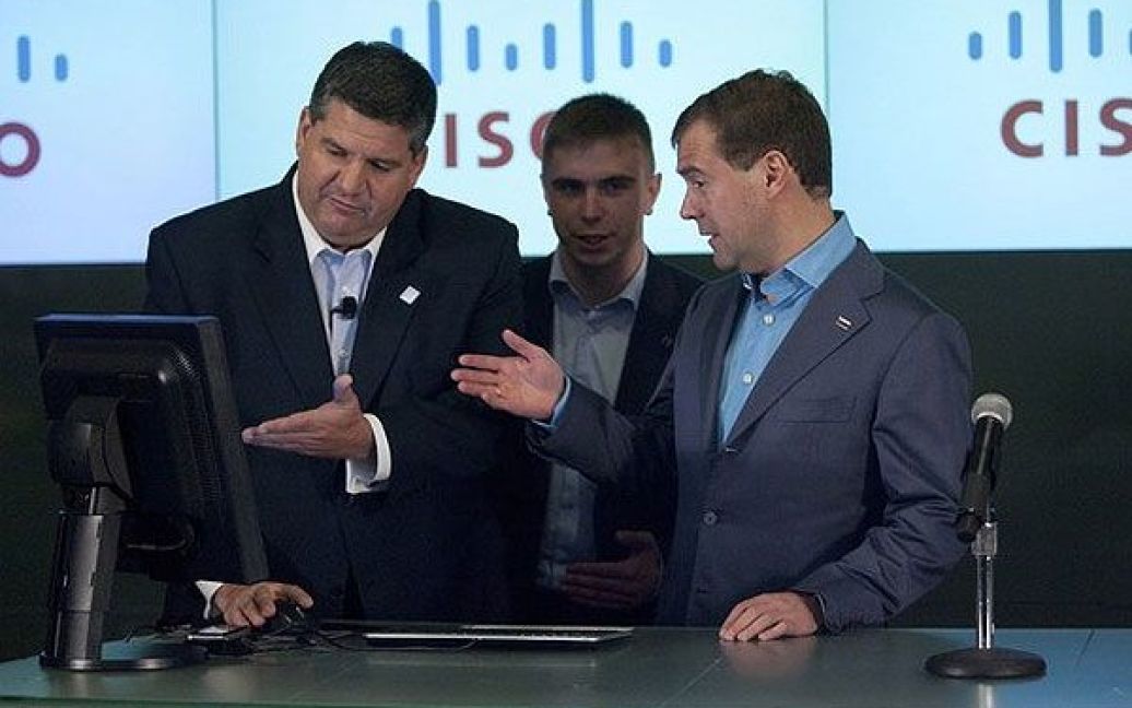 Президент Росії Дмитро Мєдвєдєв також відвідав низку всесвітньо відомих компаній, офіси яких розташовані в Силіконовій долині: Twitter, Google, Cisco, Apple, Yandex Labs. / © AFP
