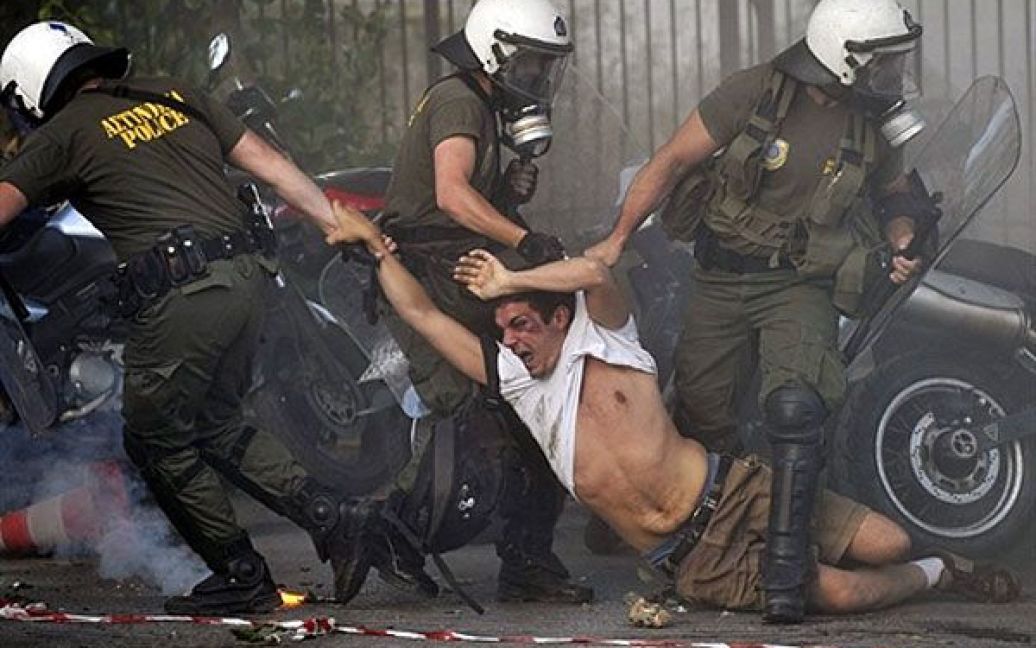 Греція, Афіни. Поліцейські розігнали антиізраїльську акцію протесту в Афінах. / © AFP
