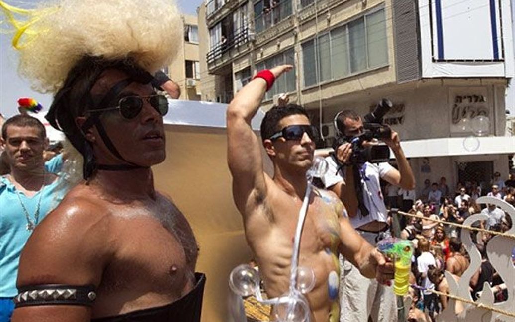Тисячі членів гей-співтовариства Ізраїлю вийшли на вулиці для традиційного параду Gay Pride Тель-Авіві. / © AFP