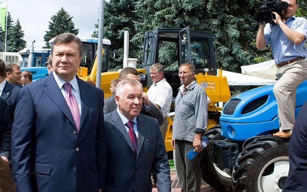 Під час відвідування президентом виставки "АГРО-2010" стався прикрий інцидент. / © President.gov.ua