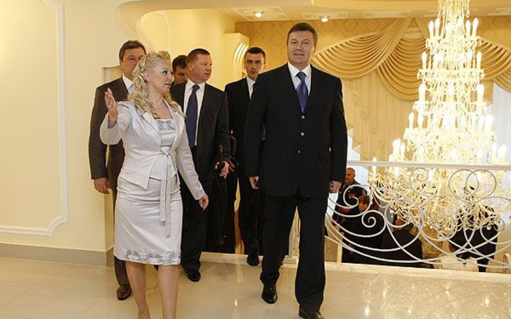Голова держави перерізав символічну стрічку та оглянув новий "Палац щастя" у Луганську. / © President.gov.ua