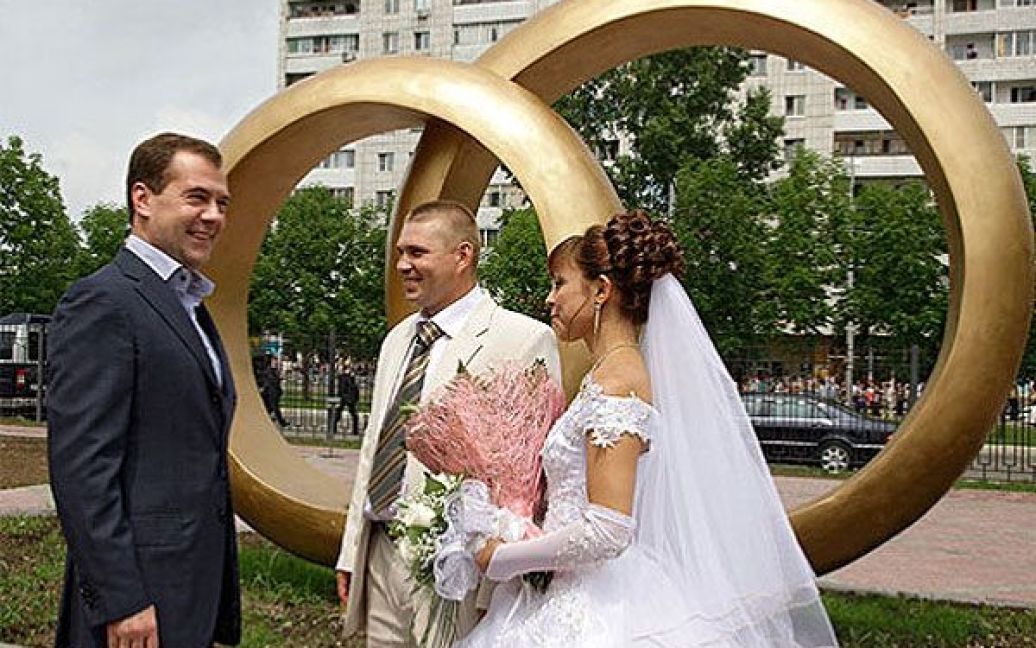 У ході свого візиту Дмитро Мєдвєдєв побував у місцевому Палаці одружень... / © dni.ru