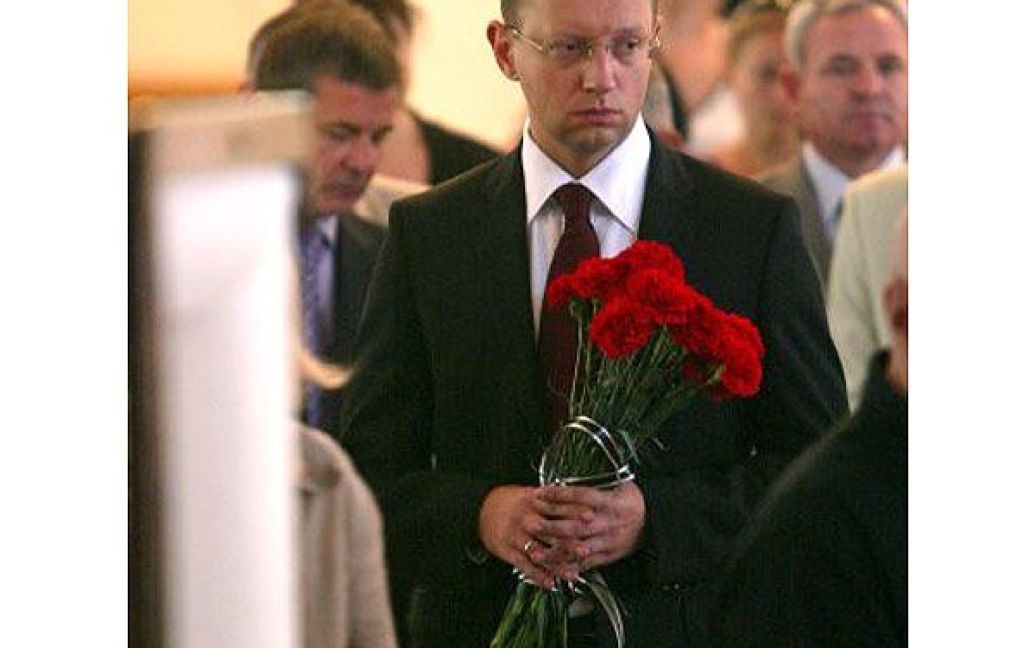 Арсеній Яценюк під час церемонії прощання з Олександром Зінченком / © УНІАН