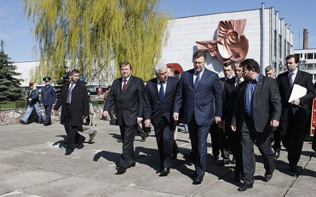 Під час цих заходів президента супроводжував міністр МНС Нестор Шуфрич. / © President.gov.ua