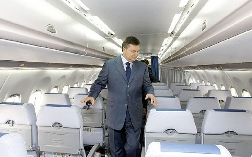 Віктор Янукович ознайомився з першим дослідним зразком АН-158. / © President.gov.ua