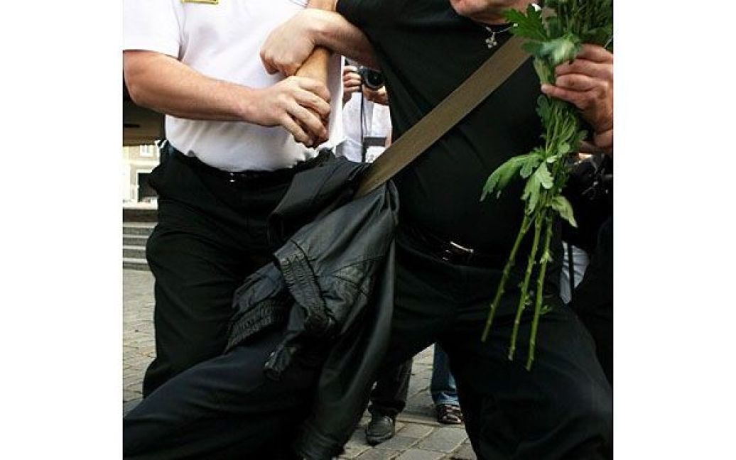 Поліція зупинила більшу частину учасників ходи, які намагалися дійти до монументу Батьківщині і Свободі. / © DELFI.lt