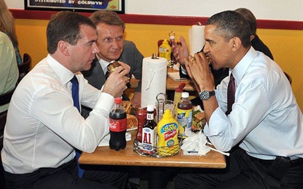 Мєдвєдєв і Обама поспілкувалися на сніданку "віч-на-віч". / © AFP