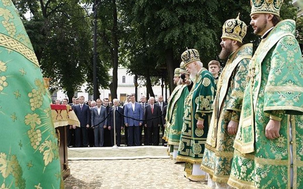 Разом з Януковичем, Азаровим та Литвиним на богослужінні були присутні народні депутати, урядовці, віряни. / © President.gov.ua