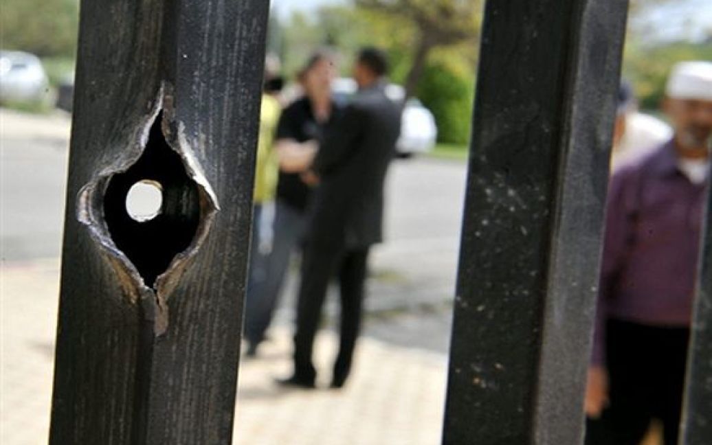 Наслідки атаки на міську мечеть у Істрі, Франція. Сьогодні вночі невідомі обстріляли мечеть. / © AFP