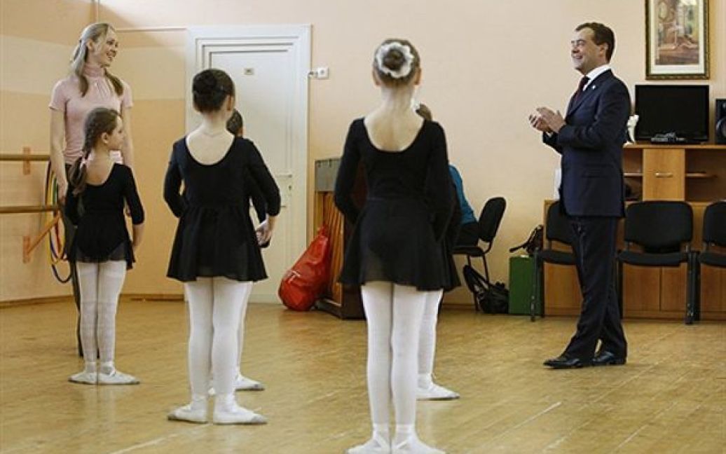 Дмитро Мєдвєдєв відвідав школу у місті Істра, Московська область. / © AFP