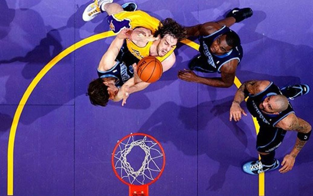 США, Лос-Анджелес. Півфінальна гра західної ліги між "Los Angeles Lakers" і "Utah Jazz". / © AFP