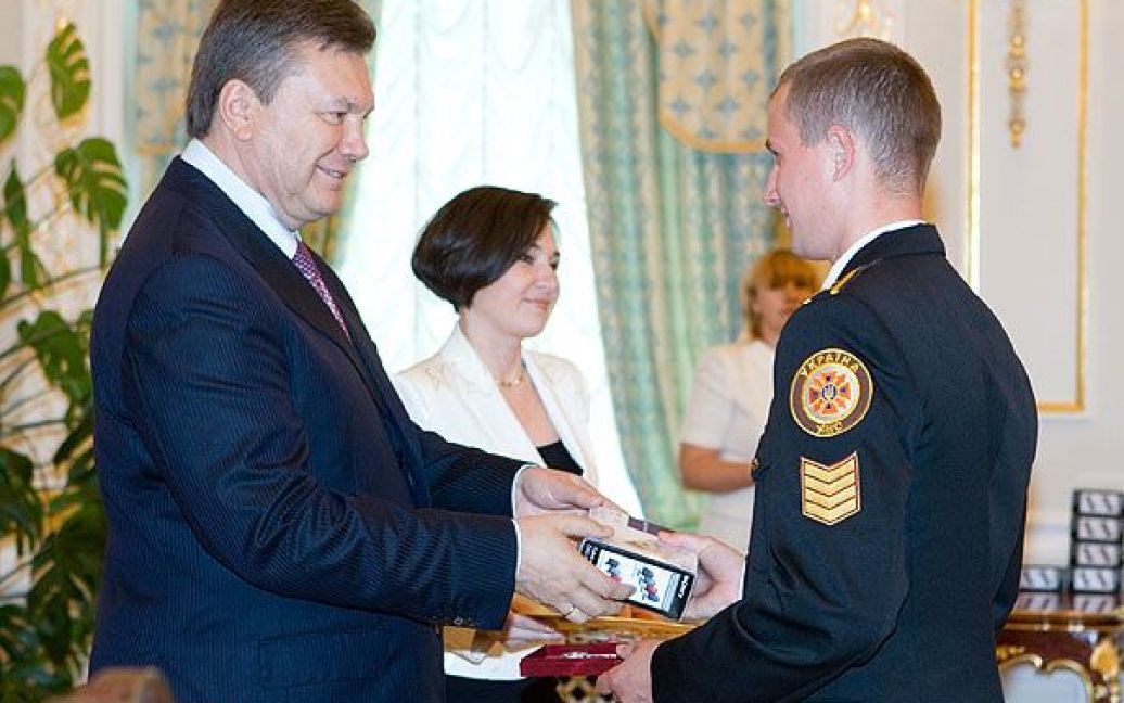 Віктор Янукович вручив державні нагороди  дітям та молодим людям, які проявили особисту мужність і героїзм, рятуючи життя людей. / © President.gov.ua