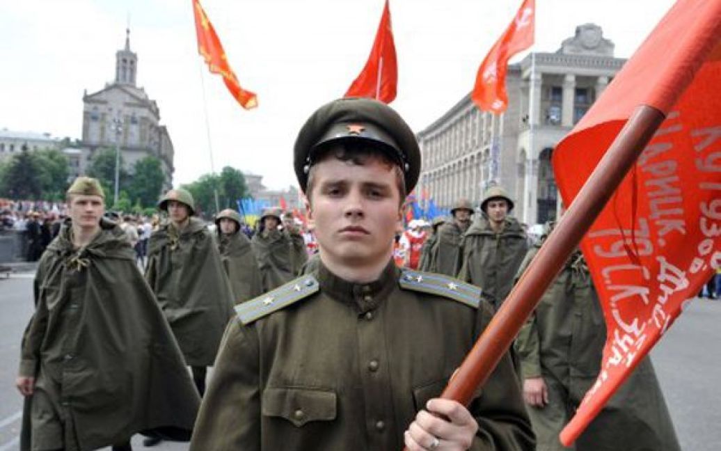 У параді у Києві взяли участь солдати у формі Другої світової війни / © УНІАН