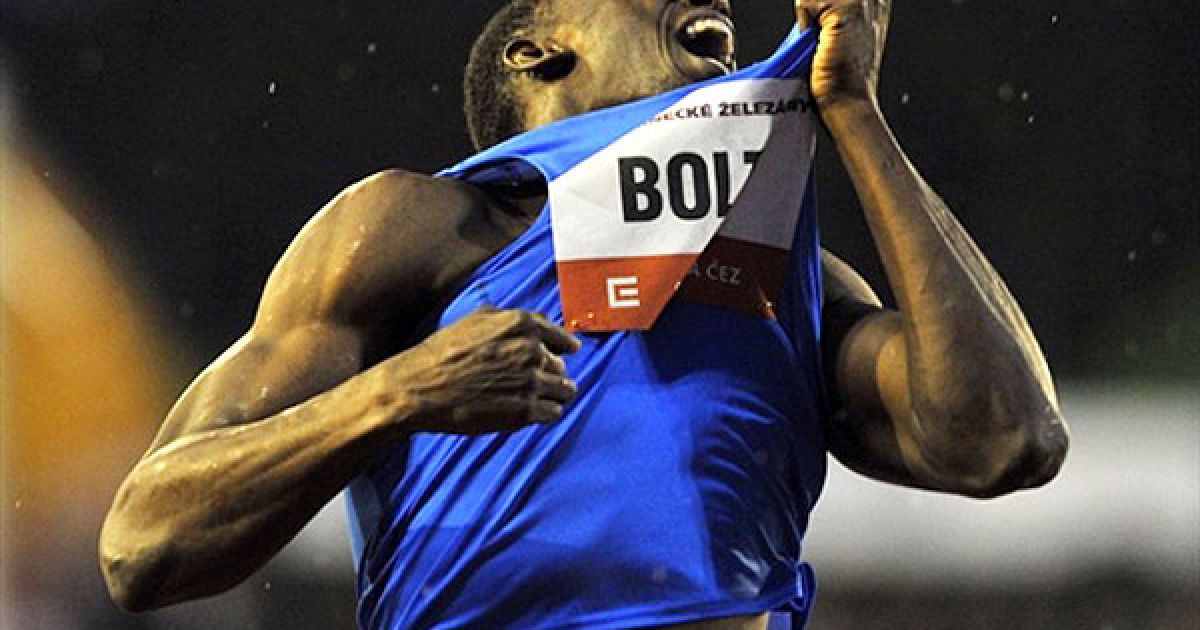 Чехія, Острава. Чемпіон світу та триразовий золотий медаліст Олімпійських ігор Усейн Болт після фінішу на дистанції у 300 м на Чемпіонаті світу з легкої атлетики. Усейну Болту не вистачило 0,12 секунди, щоб побити світовий рекорд, встановлений Майклом Джонсоном на цій дистанції. 23-річний ямаєць пробіг дистанцію за 30,97 сек.