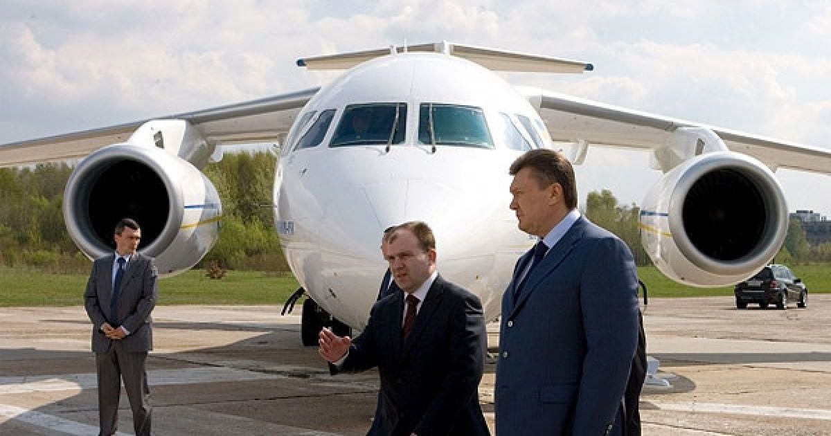 Глава держави ознайомився з першим дослідним зразком АН-158. / © President.gov.ua