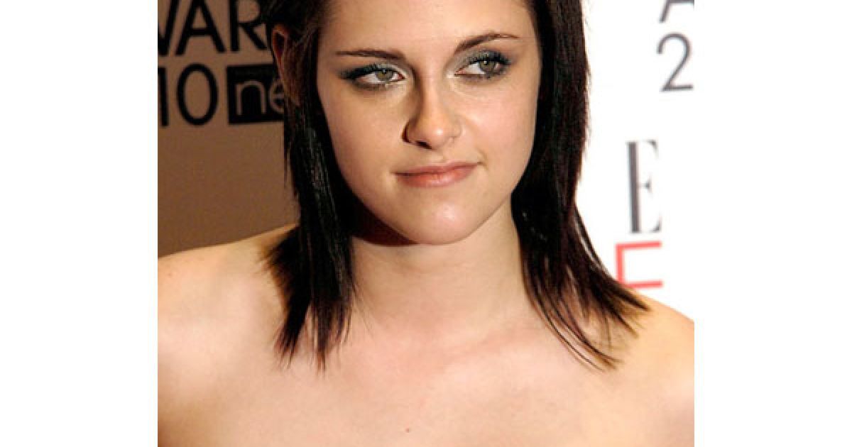 Трійку найбажаніших жінок планети 2010 замкнула зірка романтичної саги "Сутінки" Крістен Стюарт.