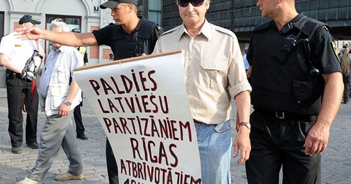 Поліція зупинила більшу частину учасників ходи