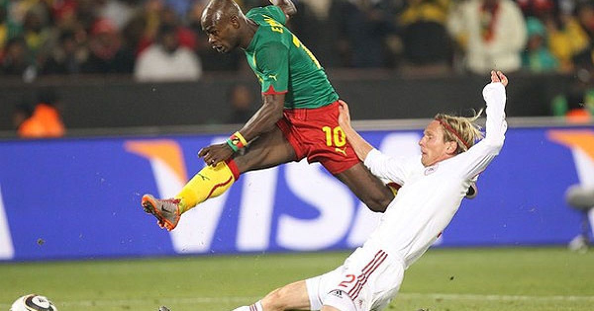 Емана перелітає через Поульсена / © AFP