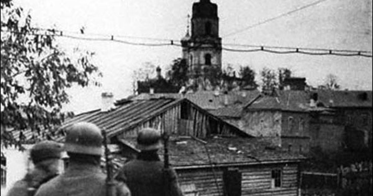 Фашистська авіація завдала масованих ударів по аеродромах, залізничних вузлах, військово-морських базах, місцях розквартирування військових частин і багатьом містам на глибину до 250-300 кілометрів від державного кордону.