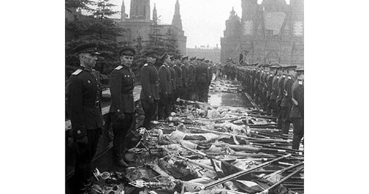 У 1945 році, 24 червня, на Красній площі у Москві пройшов перший парад, присячений перемозі у Великій Вітчизняній війні.