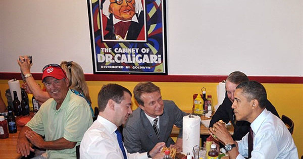 Обама і Мєдвєдєв поснідали у закусочній Ray's Hell Burger у Арлінгтоні. / © AFP