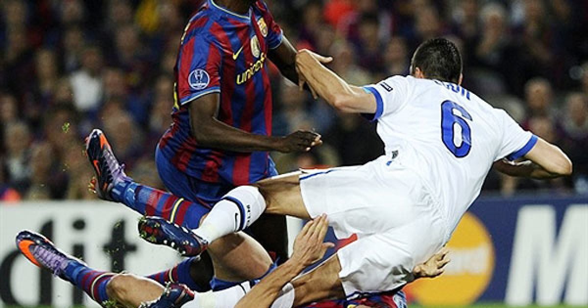 Купа мала: Златан Ібрагімович ("Барселона"), Яя Туре ("Барселона") і Лусіо ("Інтер"). / © AFP