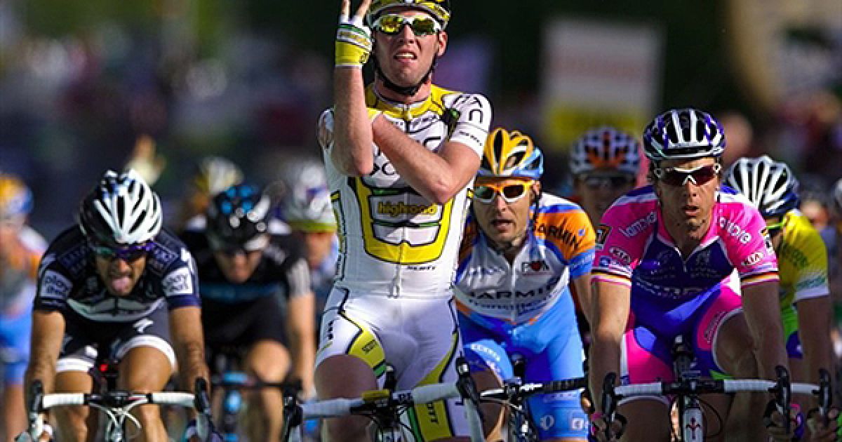 Фрібург, Швейцарія. Англієць Марк Кевендиш радіє своїй перемозі у другому етапі перегонів Tour de Romandie.