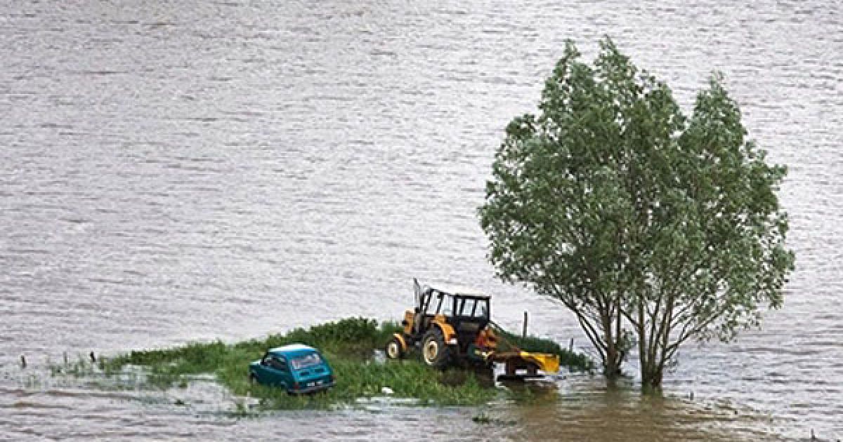 Хвиля паводків продовжує рухатися з півдня на північ країни по Віслі, Одеру та інших річках. / © AFP