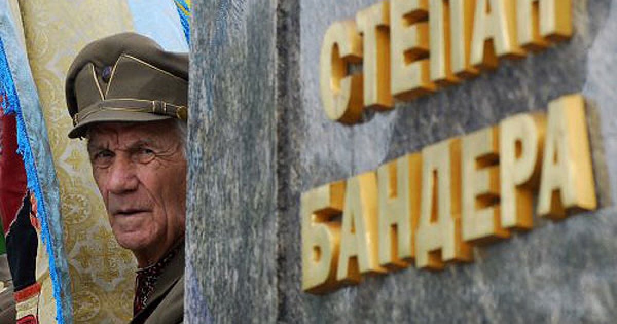 Біля пам&rsquo;ятника Степану Бандері пройшло урочисте віче. / © УНІАН
