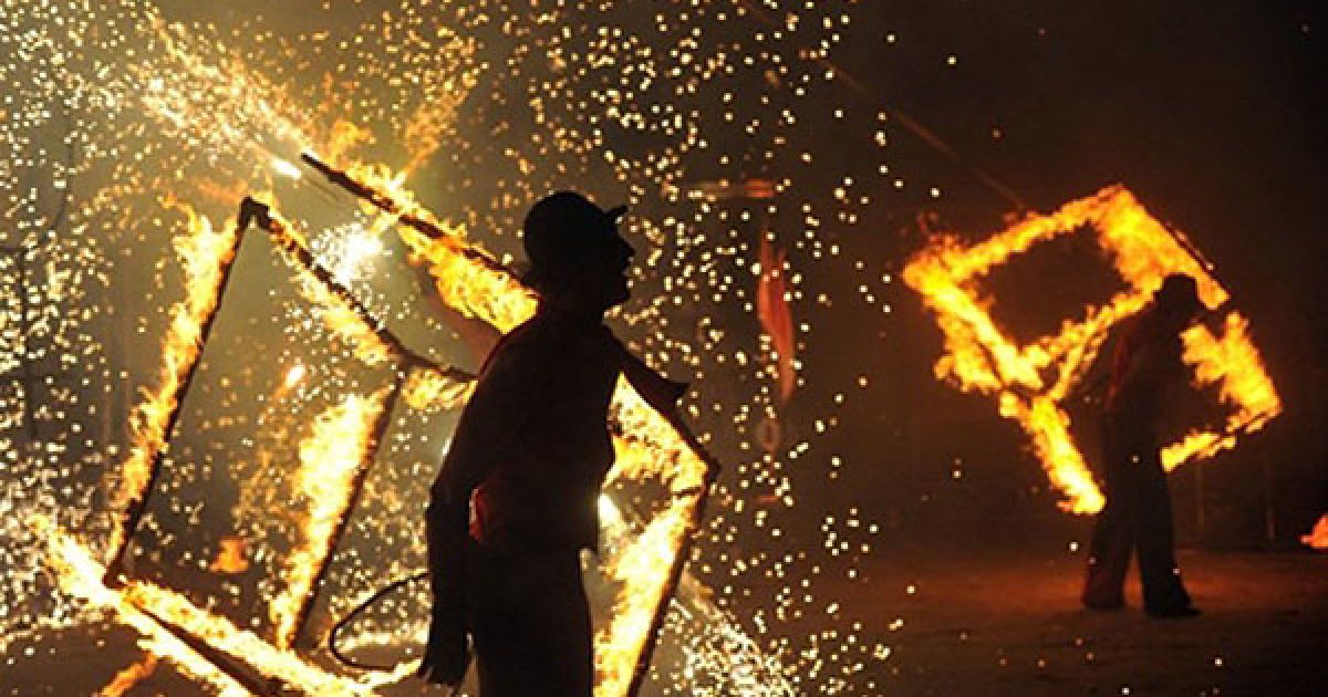 У Києві пройшов 4-ий міжнародний фестиваль вогню "Kiev Fire Fest 2010" / © AFP