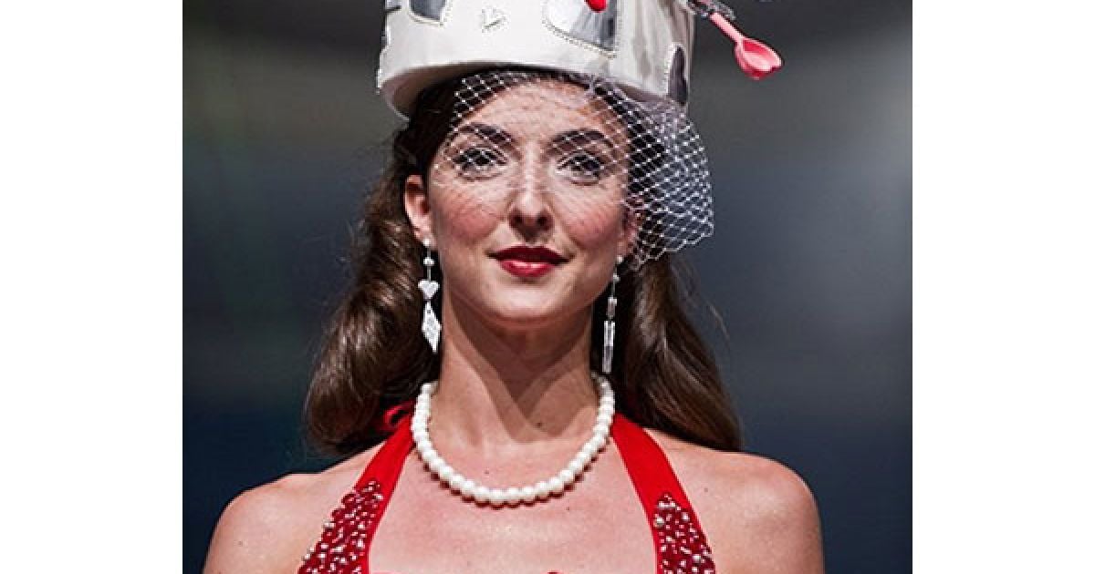 Моделі виходили на подіум в одязі, виготовленому з шоколаду, марципанів і цукру. / © AFP