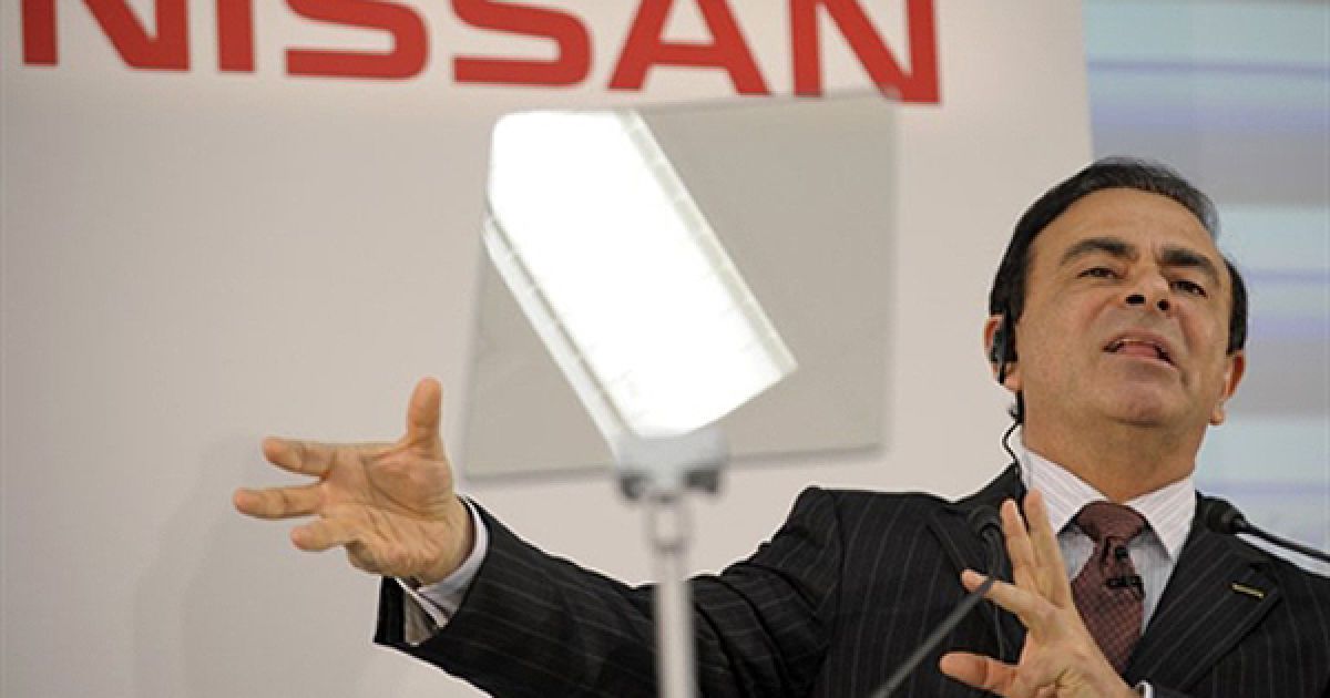 Прес-конференція голови компанії Nissan Карлоса Гона щодо прибутків компанії у 2009 році у Йокогамі. Гон відзначив, що останнім часом компанія орієнтується на вироблення гібридних автомобілів, які мають величезний успіх на ринку. / © AFP