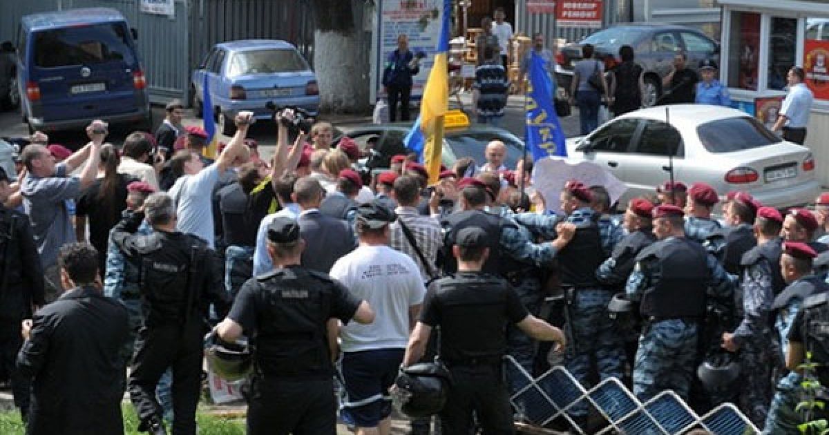 Кільце утворилося на вулиці Тельмана, причому опозиціонери не могли із нього вийти. / © zaukrainu.org