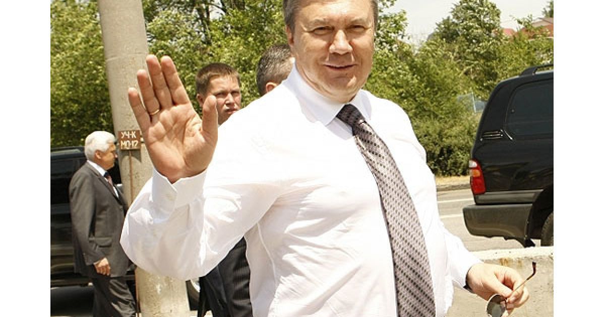 Спілкуючись із будівельниками, Віктор Янукович висловив переконання, що до кінця року роботи із реалізації зазначеного проекту увійдуть у нормальний графік. / © President.gov.ua