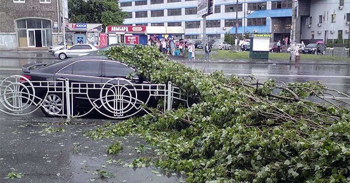 Найсильніше ураган розійшовся в Солом&rsquo;янському районі Києва. / © gazeta.ua