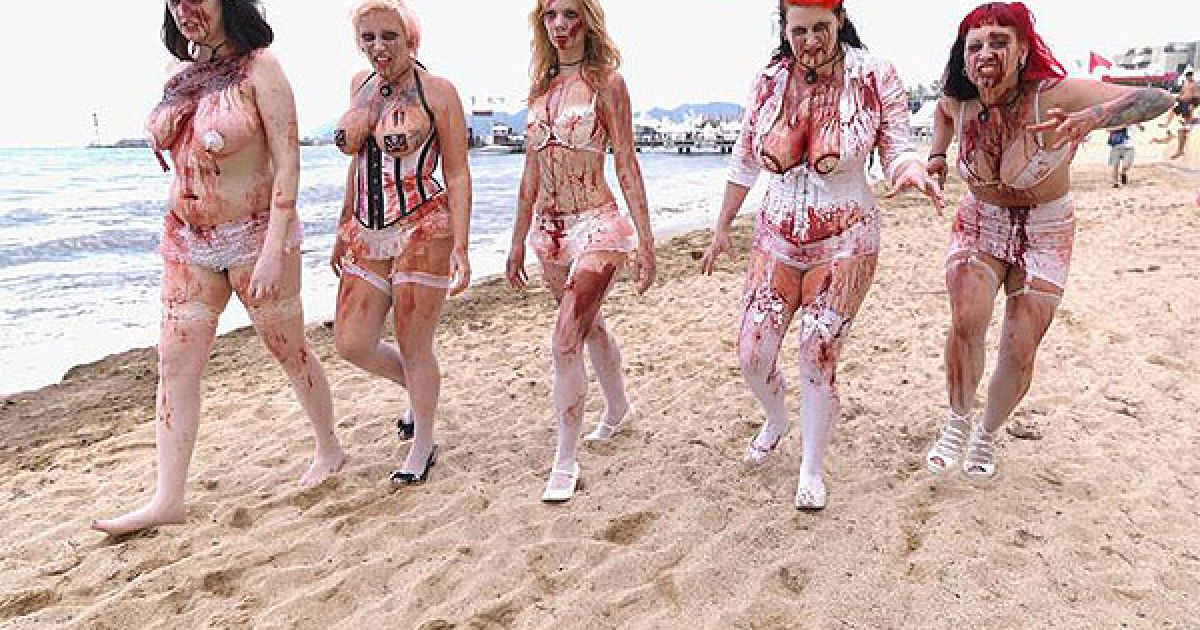 Промо-фотосесія фільму британців Стіва О&rsquo;Брайена і Воррена Спіда "Зомбі-жінки Сатани". / © Getty Images/Fotobank