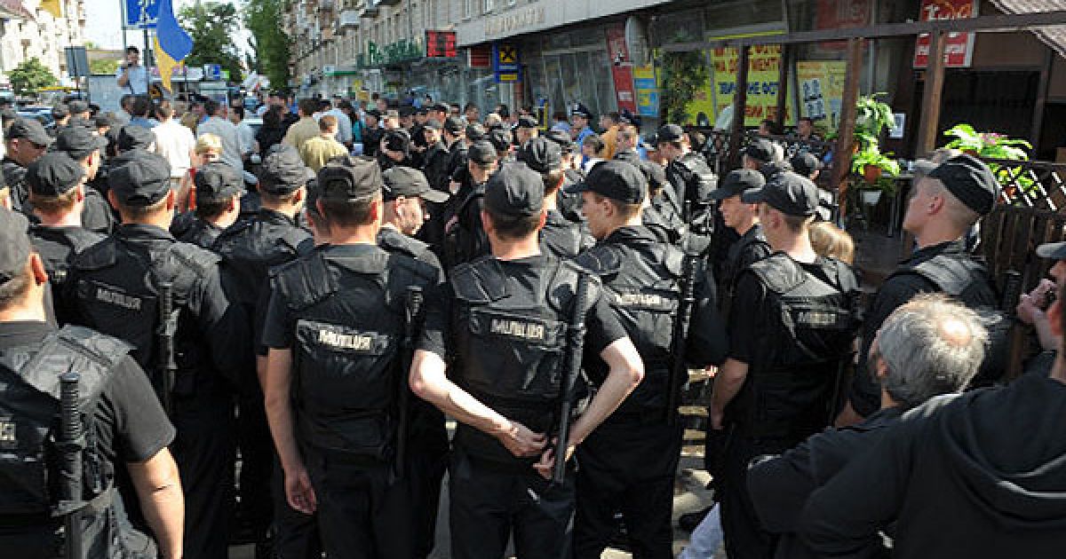 Опозиційна партія "За Україну" почала акцію протесту під стінами палацу "Україна" / © zaukrainu.org