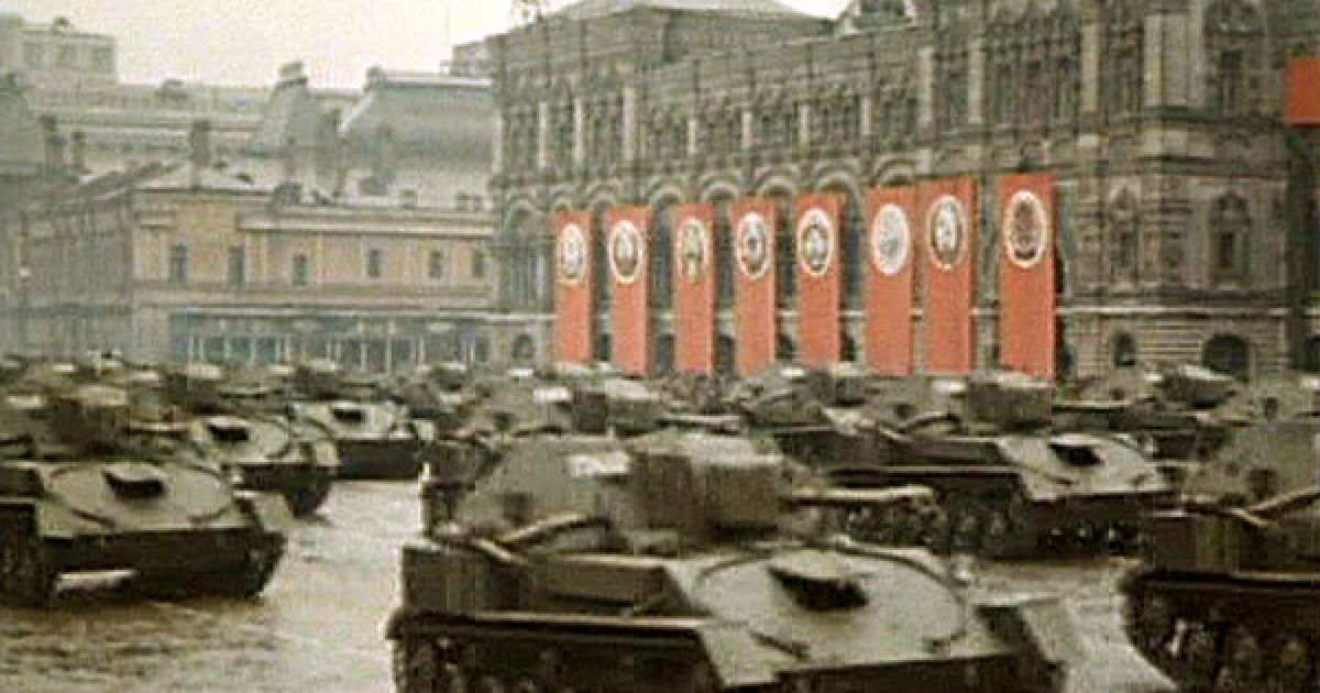 У 1945 році, 24 червня, на Красній площі у Москві пройшов перший парад, присячений перемозі у Великій Вітчизняній війні.