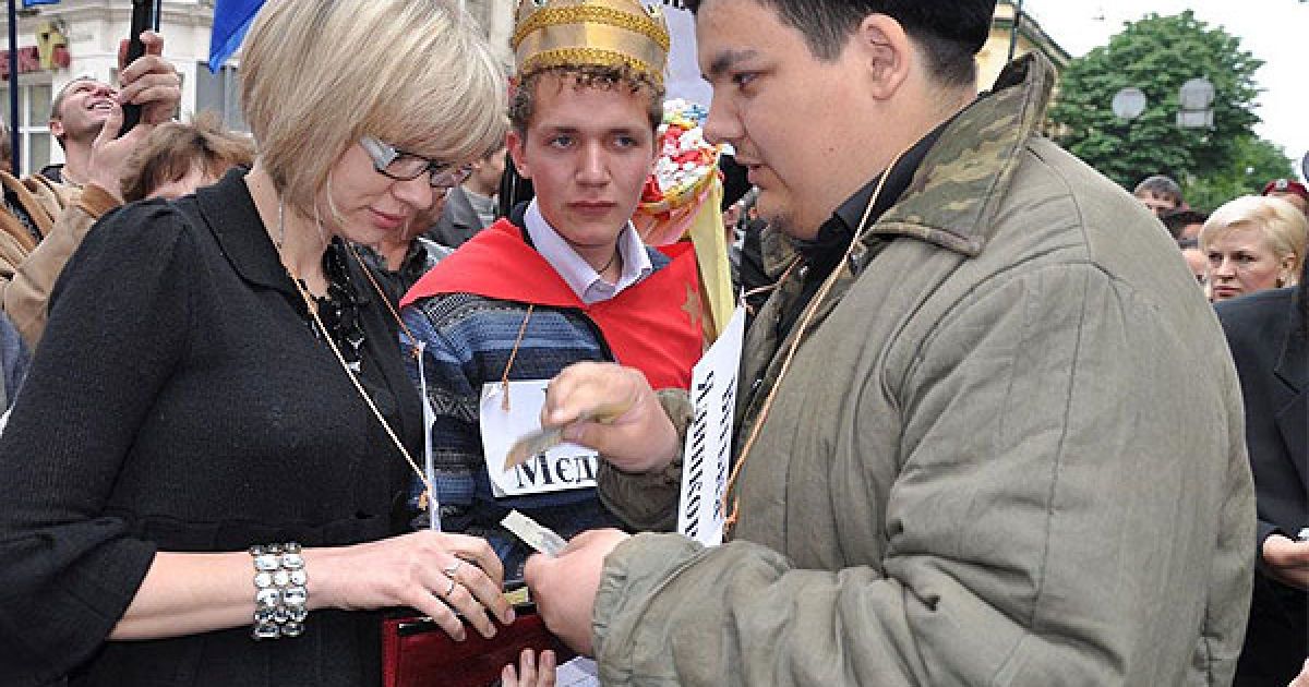 Під час візиту до Львова Віктора Януковича обласна організація Всеукраїнського об'єднання &bdquo;Свобода" провела театралізовану акцію направлену проти чинної влади. / © ZAXID.NET