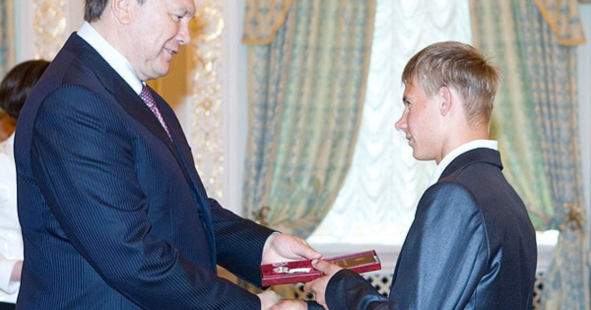 Віктор Янукович вручив державні нагороди  дітям та молодим людям, які проявили особисту мужність і героїзм, рятуючи життя людей. / © President.gov.ua