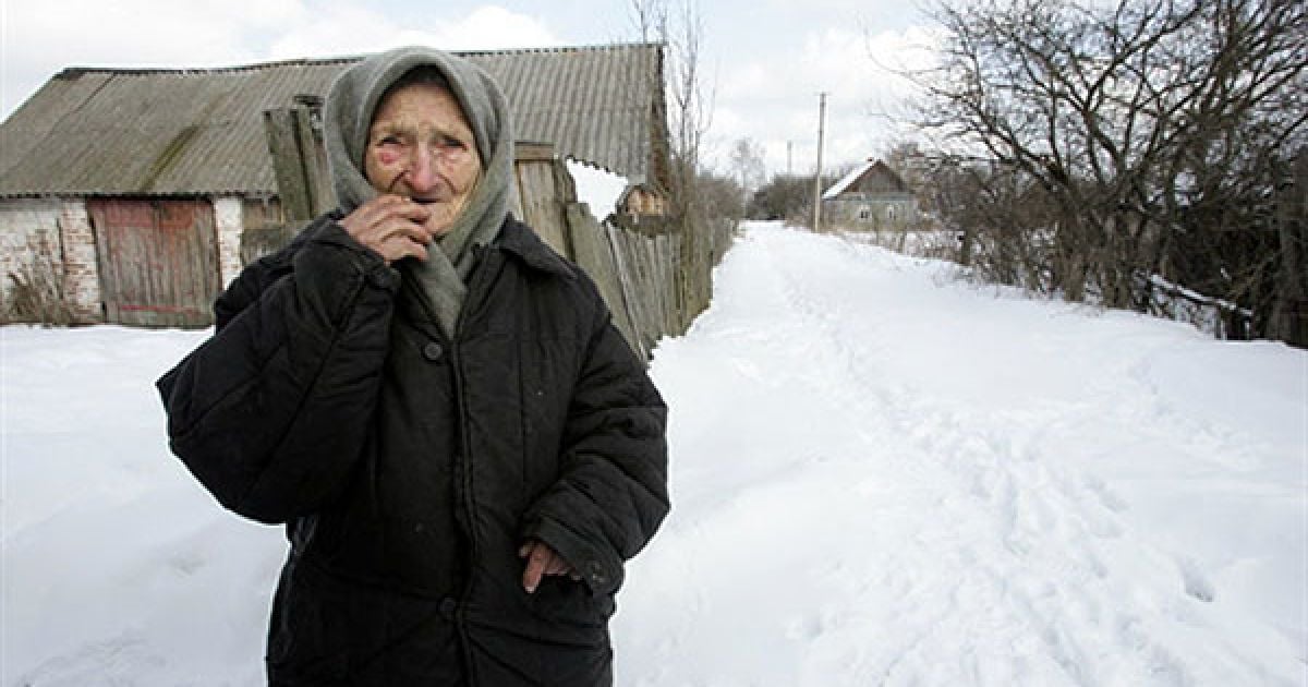 Україна, село Ільїнці, 30-км зона, 2006 рік. Зіна Гузенко, 93 роки. / © AFP