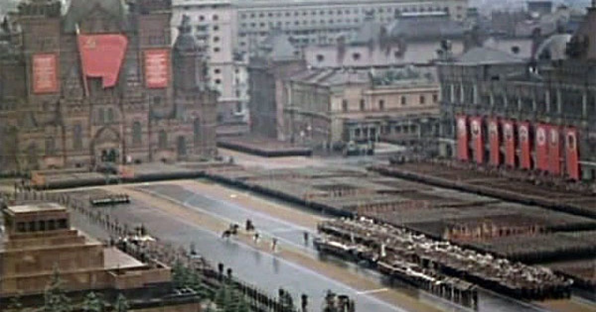 У 1945 році, 24 червня, на Красній площі у Москві пройшов перший парад, присячений перемозі у Великій Вітчизняній війні.