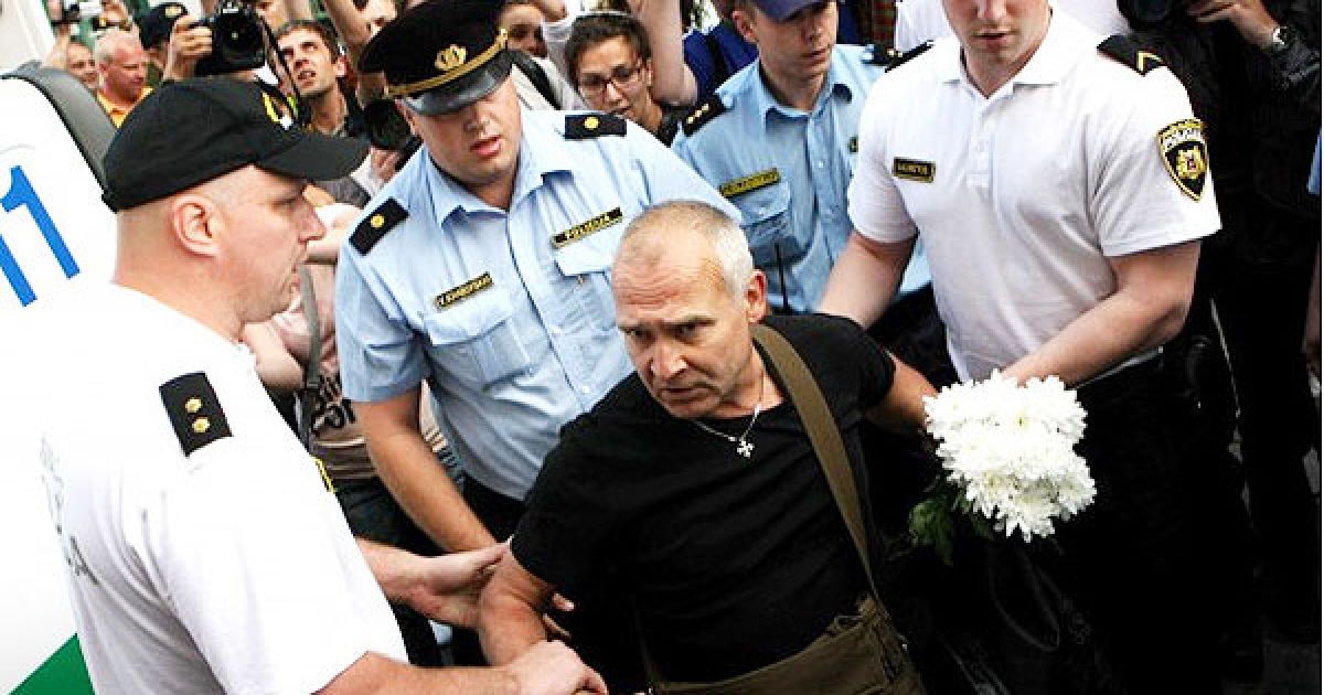 Поліція Риги зірвала марш, який латвійські націоналісти намагалися провести у річницю вторгнення німецько-фашистських військ у столицю Латвії.