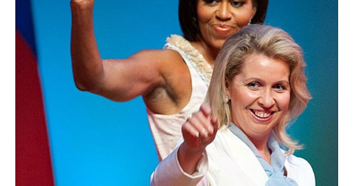 Перші леді США і Росії Мішель Обама і Світлана Мєдвєдєва відвідали Школу мистецтв Дюка Еллінгтона у Вашингтоні, де на їхню честь давали виставу виставу "Художні інтерлюдії" / © AFP