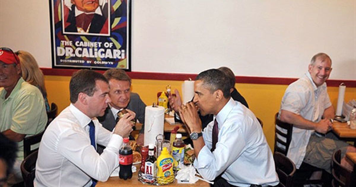 Обама та Мєдвєдєв поснідали бургерами разом зі звичайними американцями. / © AFP