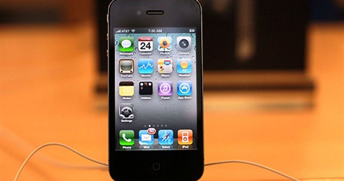 Гарячий попит на iPhone4 навіть навскидь явно перевершує популярність "планшетника" iPad. / © AFP