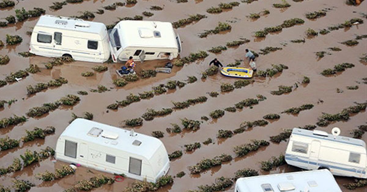 Жертвами повені на півдні Франції стали 20 людей. Сильні зливи не припиняються в регіоні вже третю добу, влада не виключає, що кількість загиблих може зрости.