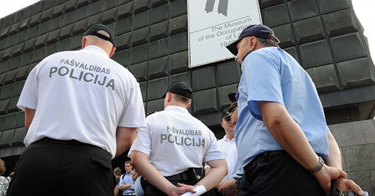 Згідно з планами організаторів маршу, націоналісти мали пройти від музею радянської окупації до монументу Батьківщині та Свободі